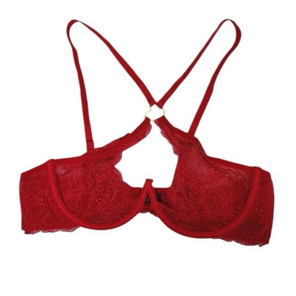 Frederick's of Hollywood Red Lace Bra & Panty Set NWT Crotchless Cheeky Lingerie - Picture 4 of 11